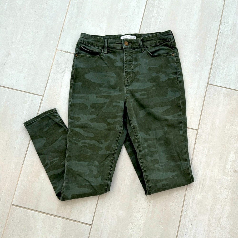 Social Standard by Sanctuary Camo Jeans